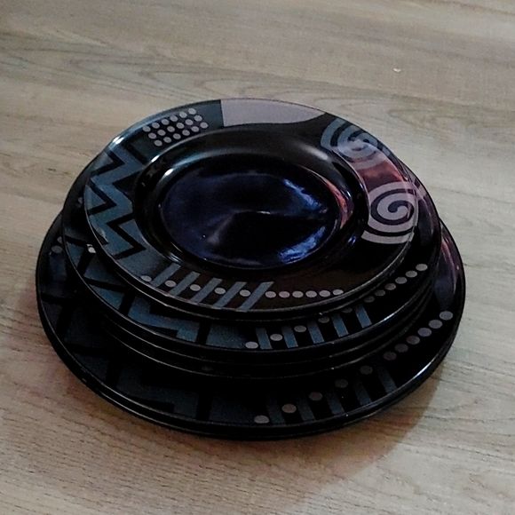 Mikasa dinner set - Picture 1 of 3